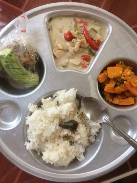 タイ寺料理プレートランチ